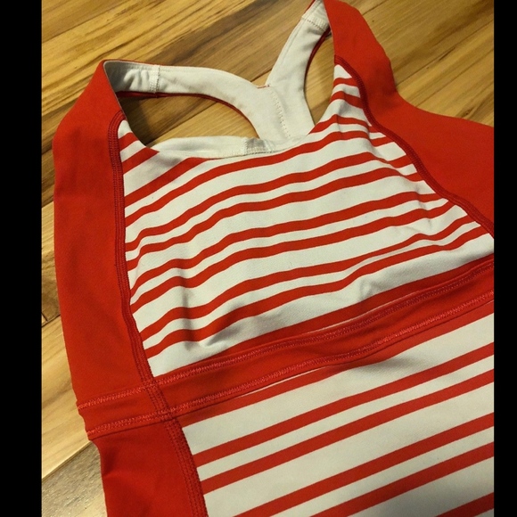 Great Lululemon tank- size 4! - Picture 2 of 4